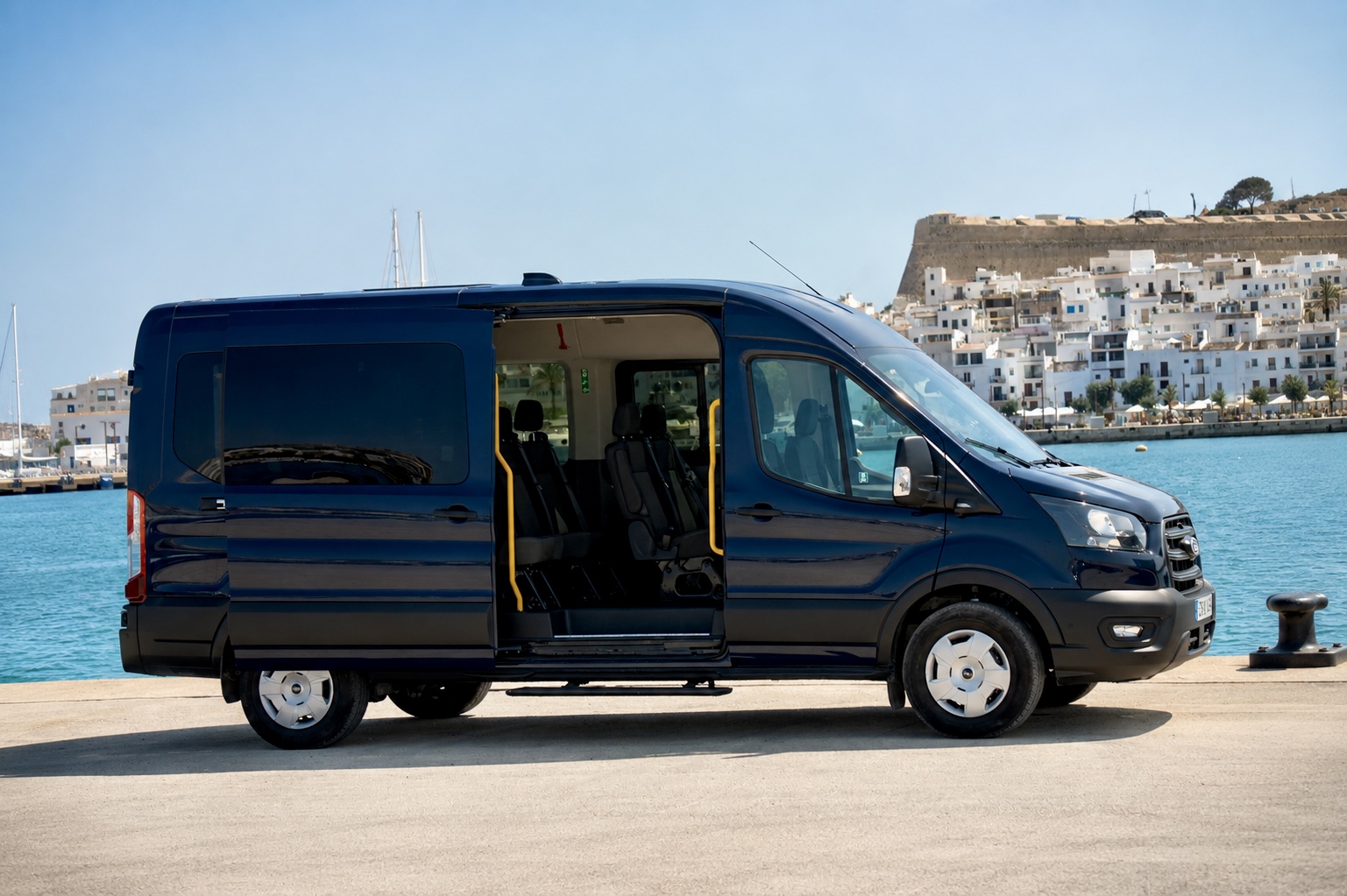 Ford Transit VanGo Mobility lateral con puerta abierta